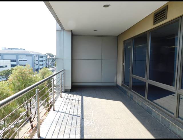 1,558M² OFFICE TO LET IN PARKTOWN